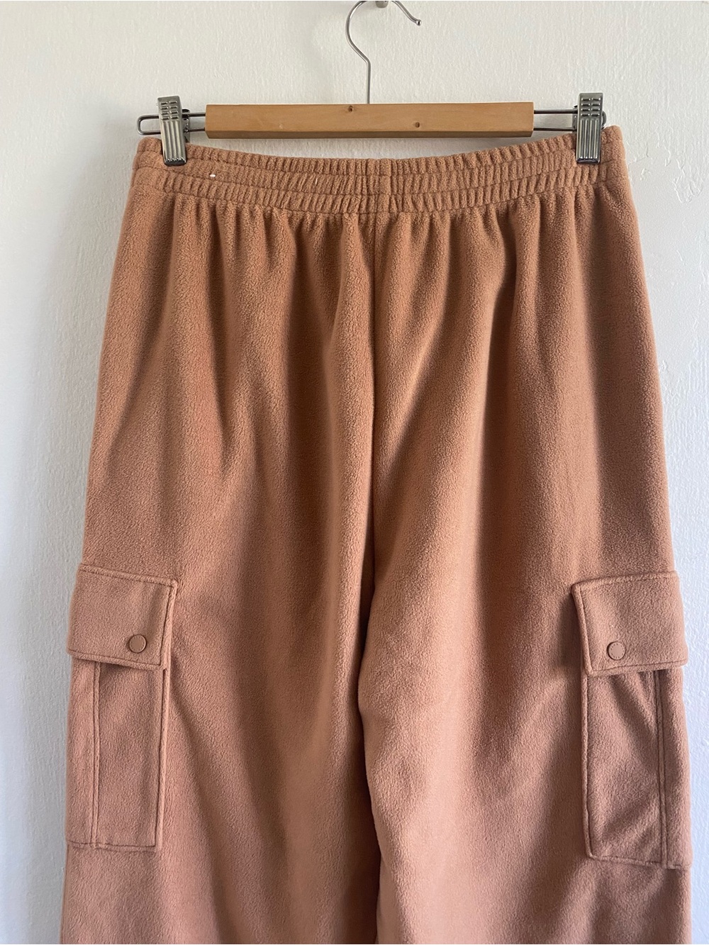 NWOT Victoria's Secret PINK Polar Fleece Wide Leg Tan Cargo Pants-Size Medium - Picture 7 of 8